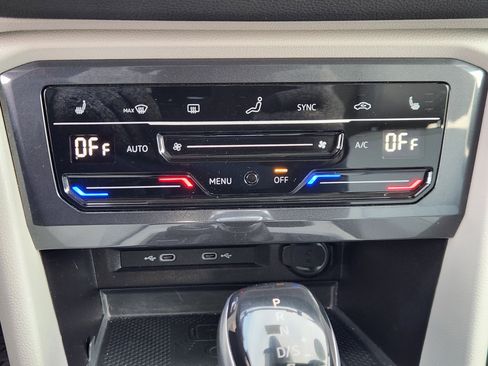 Certified 2022 Volkswagen Tiguan SE w/ Panoramic Sunroof Package image 21