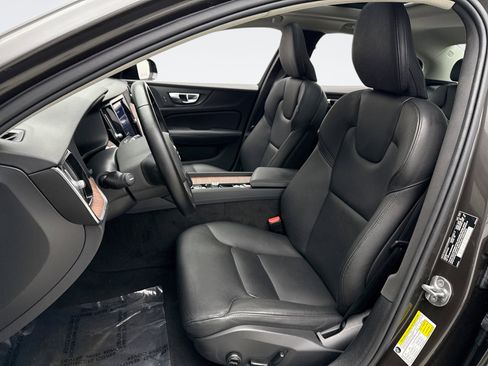 Used 2025 Volvo S60 B5 Plus image 11