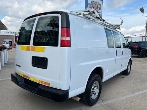 Used 2017 Chevrolet Express 2500 image 6