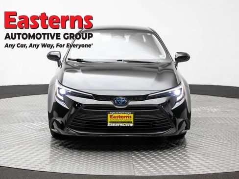 Used 2024 Toyota Corolla LE w/ LE Convenience Package FWD image 2