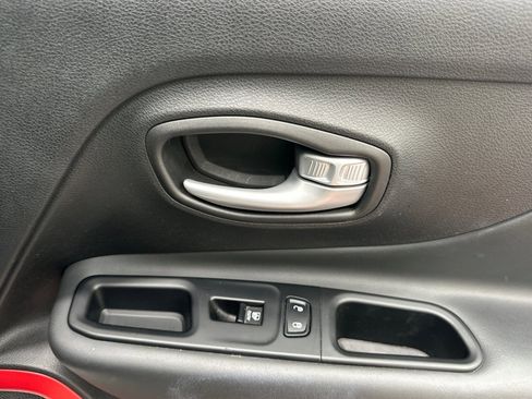 Used 2023 Jeep Renegade Trailhawk image 23