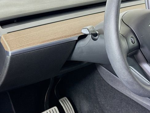 Used 2022 Tesla Model Y Performance image 16