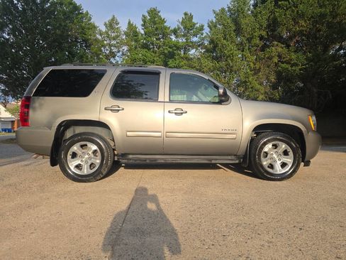 Used 2012 Chevrolet Tahoe LT w/ Luxury Package AWD/4WD image 2