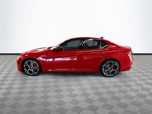 Used 2023 Alfa Romeo Giulia Veloce RWD image 4