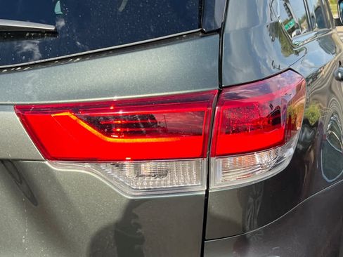 Used 2019 Toyota Highlander Limited AWD/4WD image 18