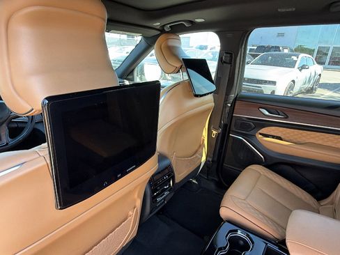 Used 2025 Jeep Grand Cherokee L Summit w/ Rear Seat Video Group I AWD/4WD image 27