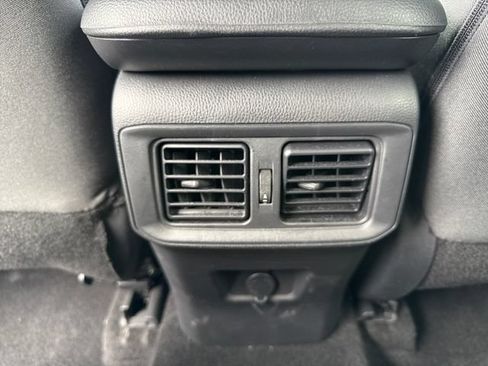 Used 2022 Toyota RAV4 LE AWD/4WD image 21
