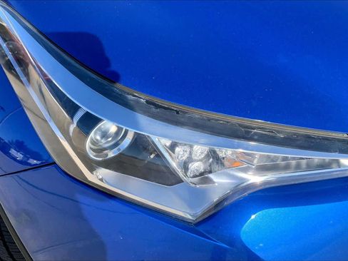 Used 2018 Toyota C-HR XLE image 25