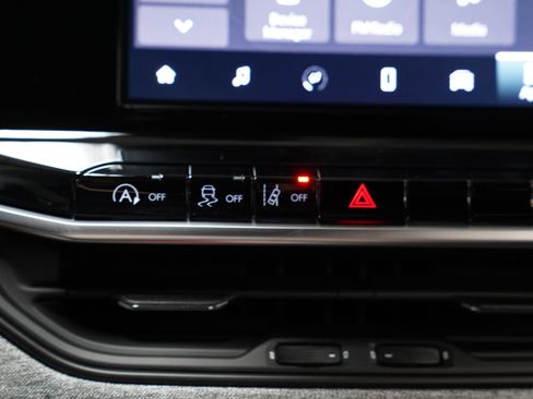 New 2025 Jeep Compass Latitude w/ Sun & Sound Group image 22