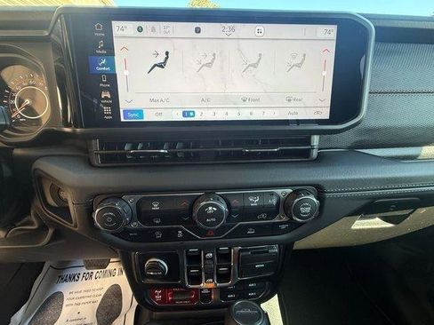 Used 2026 Jeep Gladiator Mojave AWD/4WD image 12