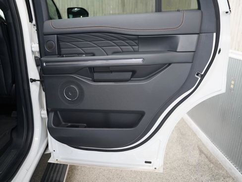 Used 2023 Ford Expedition Platinum AWD/4WD image 38