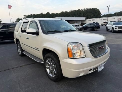 Used 2014 GMC Yukon Denali AWD/4WD image 3