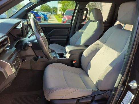 Certified 2025 Toyota Tacoma SR5 AWD/4WD image 13