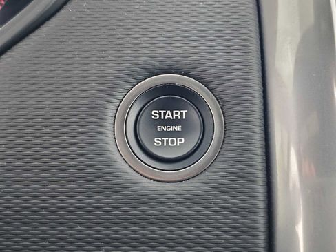 Used 2025 Land Rover Discovery Dynamic SE image 32