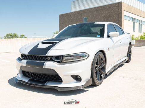 Used 2019 Dodge Charger Scat Pack w/ Stars & Stripes Edition RWD image 3