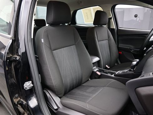 Used 2015 Ford Focus SE FWD image 13