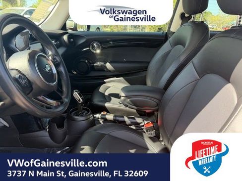 Used 2021 MINI Cooper 2-Door Hardtop image 12