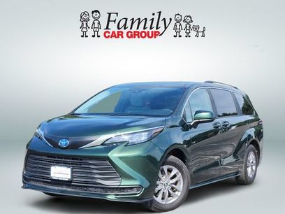 Used 2025 Toyota Sienna LE w/ LE Plus Package