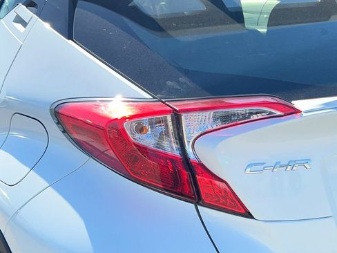 Used 2020 Toyota C-HR LE FWD image 20