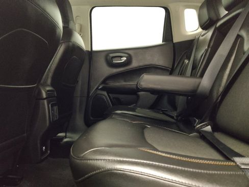 Used 2018 Jeep Compass Latitude AWD/4WD image 18