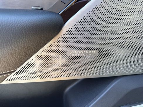 Used 2019 Land Rover Range Rover Velar R-Dynamic SE image 18