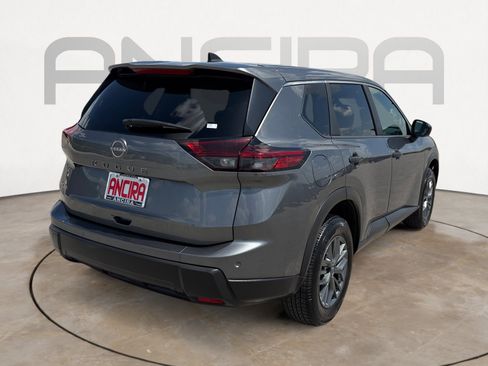 Used 2024 Nissan Rogue S FWD image 11