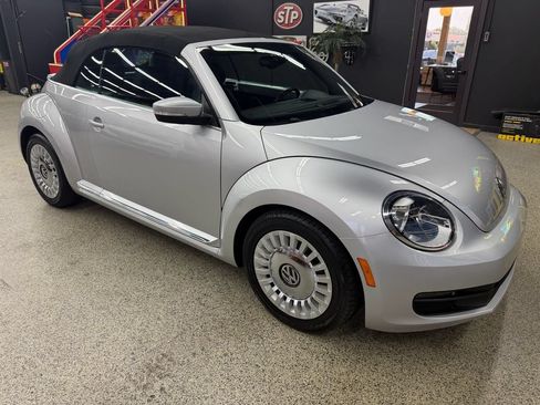 Used 2016 Volkswagen Beetle 1.8T S FWD image 7