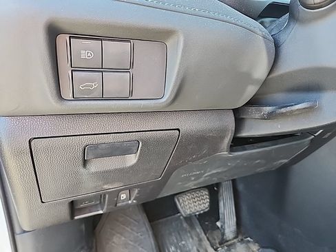 Used 2022 Toyota Highlander XLE AWD/4WD image 14