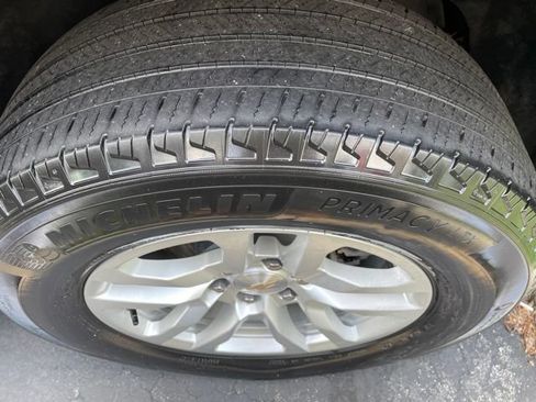 Used 2024 Chevrolet Tahoe LT AWD/4WD image 33