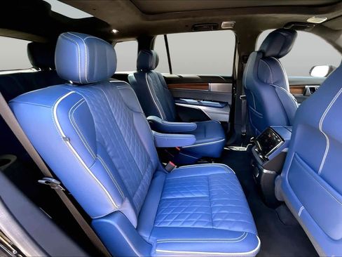 Used 2026 Cadillac Vistiq Premium Luxury AWD/4WD image 19