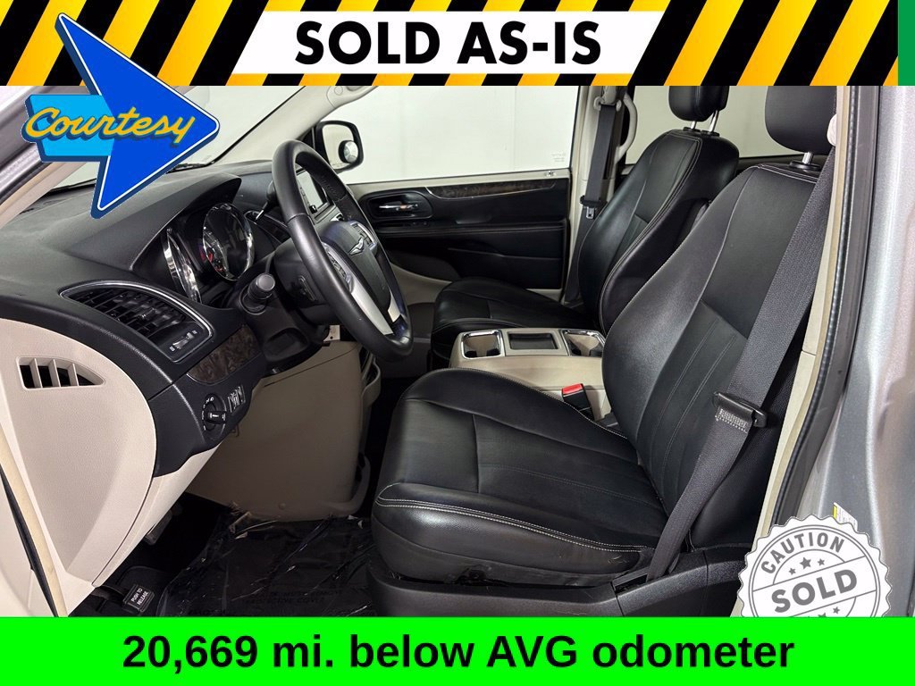Used 2014 Chrysler Town & Country Touring FWD image 13