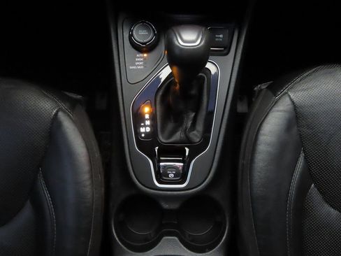 Used 2020 Jeep Cherokee Limited image 9