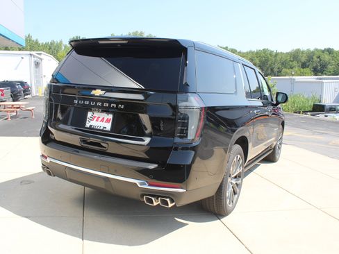 New 2026 Chevrolet Suburban High Country AWD/4WD image 4