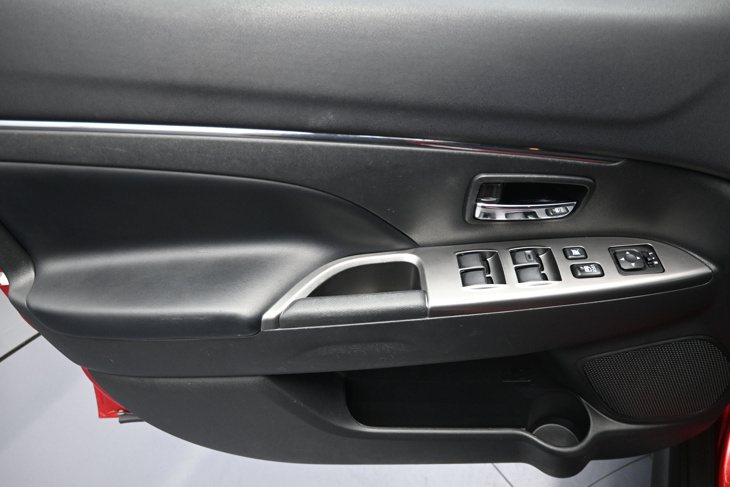 Used 2018 Mitsubishi Outlander Sport SE AWD/4WD image 24