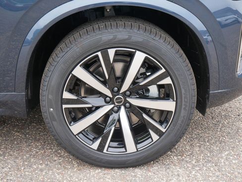 New 2025 Volvo XC90 B6 Core w/ Protection Package Premier image 4