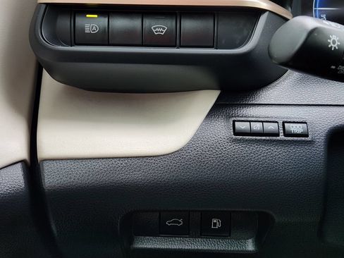 Certified 2023 Toyota Crown AWD/4WD image 24