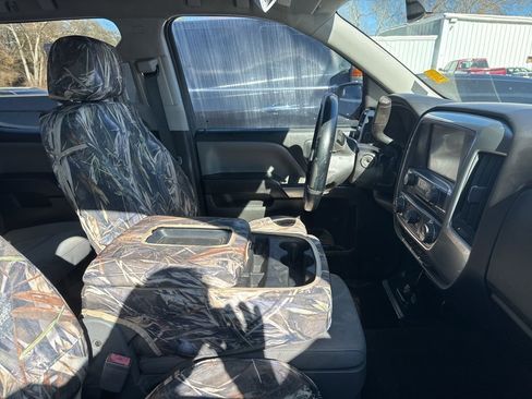 Used 2018 Chevrolet Silverado 1500 LT w/ LT Eassist Package image 11