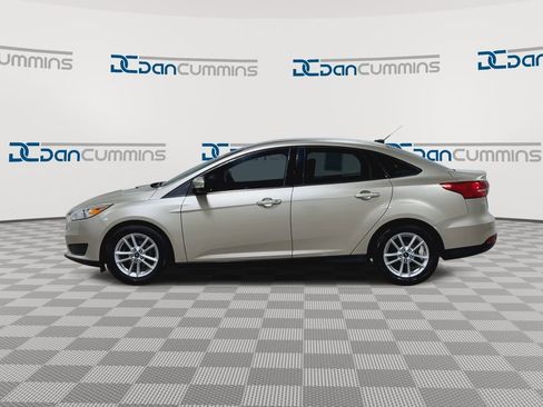 Used 2018 Ford Focus SE w/ Cold Weather Package image 5