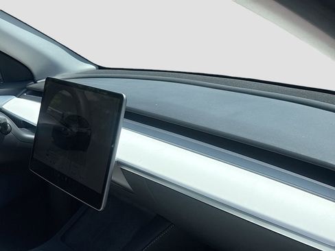 Used 2025 Tesla Model Y Long Range RWD image 29