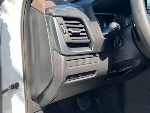 Used 2023 Nissan Rogue S AWD/4WD image 15