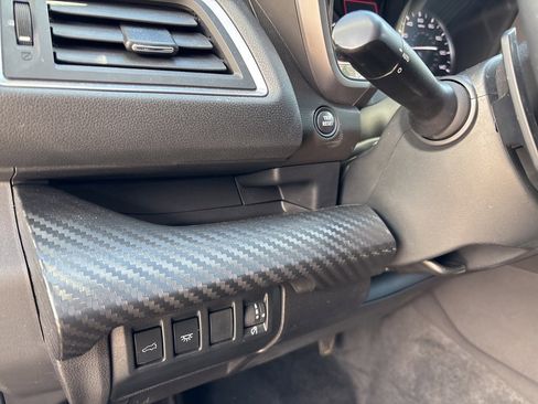 Used 2024 Subaru Ascent Premium w/ Convenience Package image 9