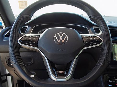 Used 2024 Volkswagen Tiguan SEL R-Line image 8