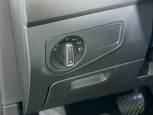 Used 2018 Volkswagen Tiguan SEL w/ 3rd Row Seat Package image 17