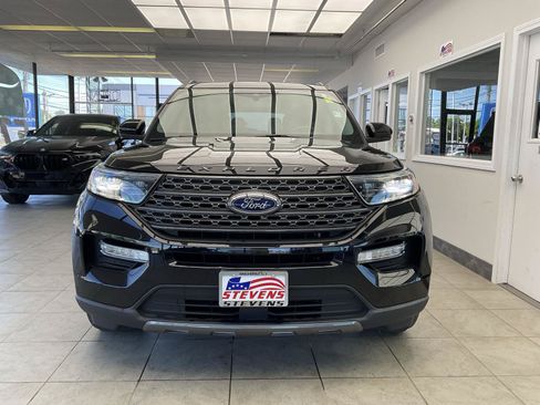 Used 2022 Ford Explorer XLT w/ Equipment Group 202A AWD/4WD image 2