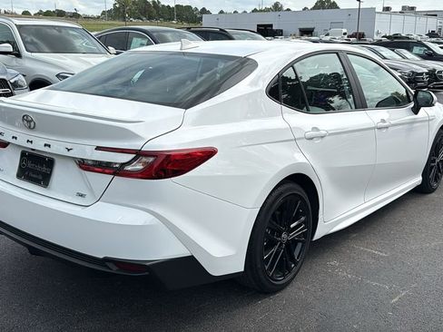 Used 2025 Toyota Camry SE w/ Convenience Package FWD image 4