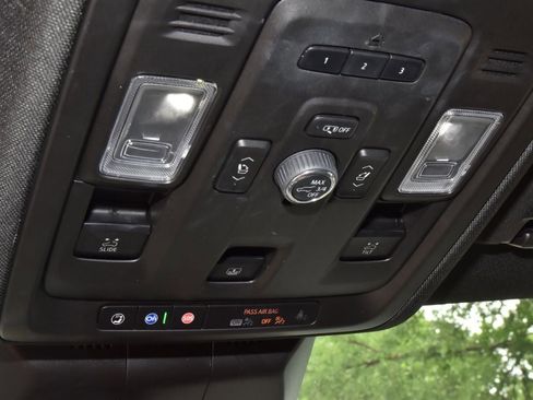 Used 2023 Cadillac Escalade Premium Luxury AWD/4WD image 32