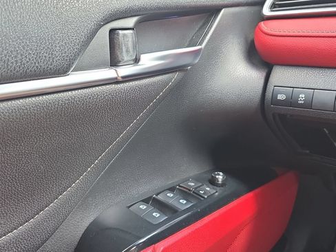 Used 2018 Toyota Camry XSE FWD image 11