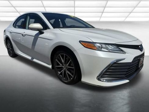 Used 2022 Toyota Camry XLE FWD image 5