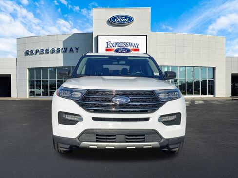 Used 2023 Ford Explorer XLT w/ Equipment Group 202A image 3