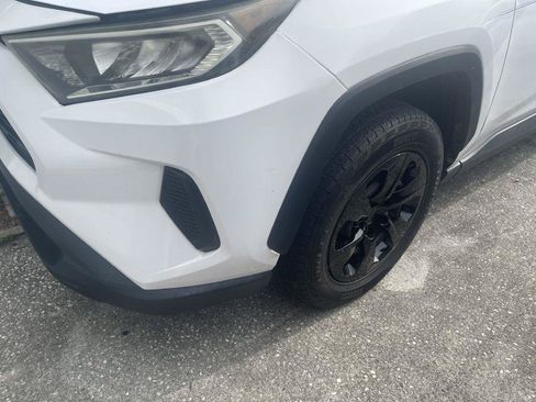 Used 2019 Toyota RAV4 LE FWD image 14